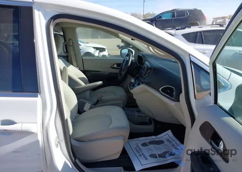 2017 Chrysler Pacifica Lx z USA, uszkodzony, nr VIN 2C4RC1CGXHR524965